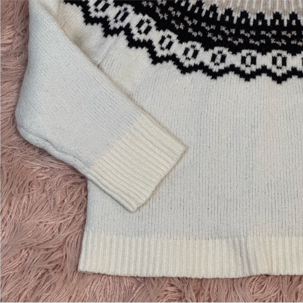 Universal Thread Monochrome Knit Turtleneck Sweater - Picture 6 of 11